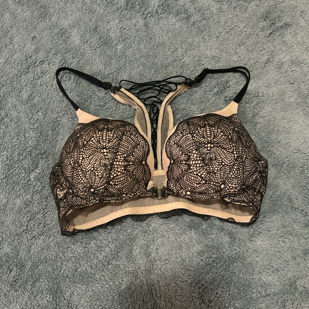 Victoria's Secret Bombshell Plunge Front-Clasp add 2 cups Strappy Back